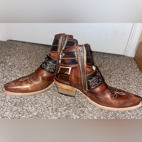 FREEBIRD COGNAC WAYLON BOOTIES - Picture 6 of 10